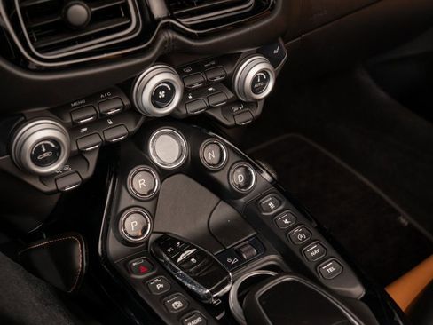 Used 2020 Aston Martin V8 Vantage Coupe image 15