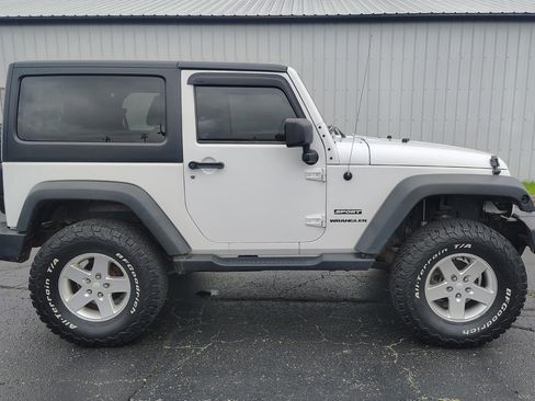 Used 2013 Jeep Wrangler Sport AWD/4WD image 4