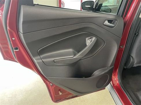 Used 2015 Ford Escape SE image 28