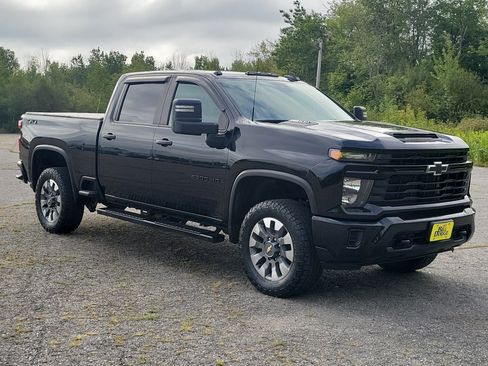 Used 2024 Chevrolet Silverado 2500 Custom w/ Custom Convenience Package AWD/4WD image 3