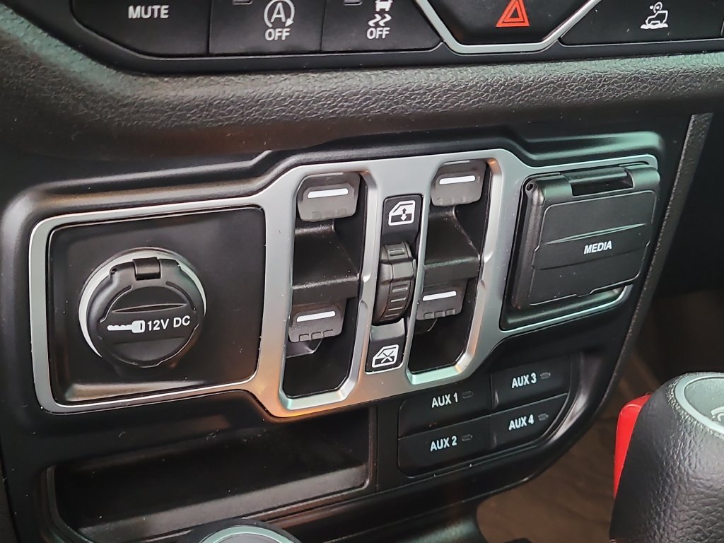 Used 2025 Jeep Gladiator Sport AWD/4WD image 24