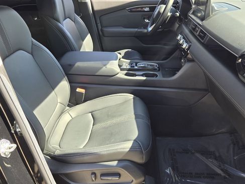 Used 2025 Honda Pilot EX-L image 18