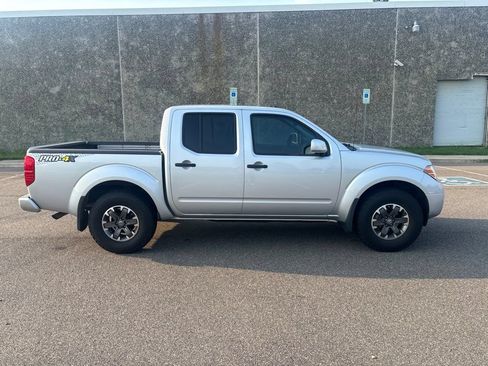Used 2019 Nissan Frontier PRO-4X AWD/4WD image 8