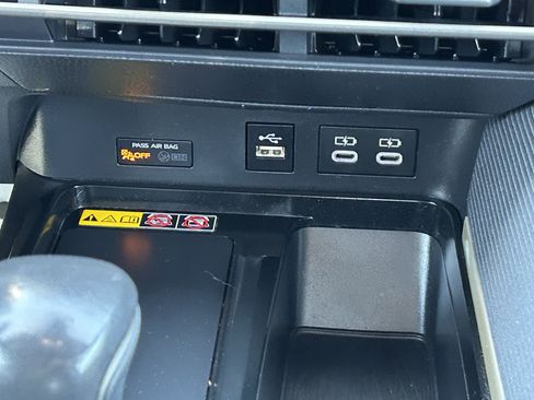 Used 2025 Toyota Camry SE FWD image 17