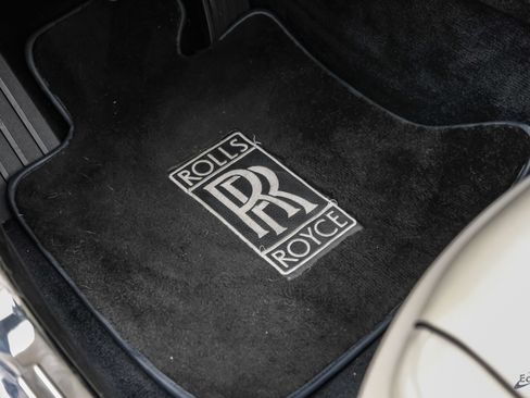 Used 2017 Rolls-Royce Dawn RWD image 49