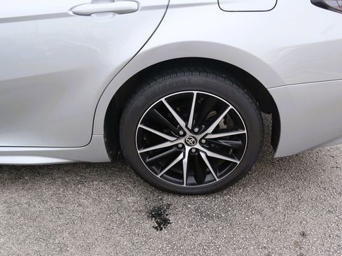 Used 2021 Toyota Camry SE image 9