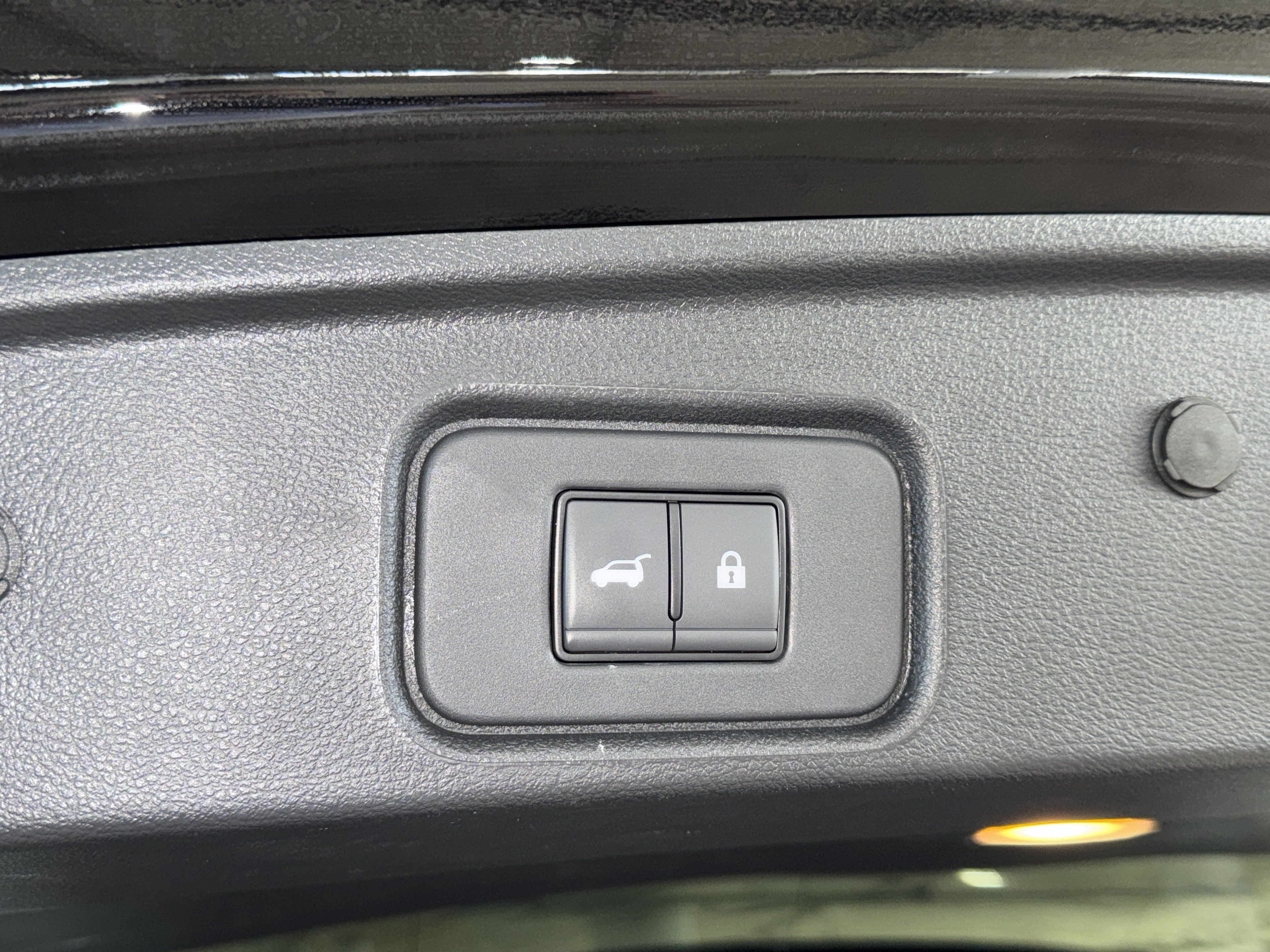 Used 2024 Nissan Pathfinder Platinum FWD image 20