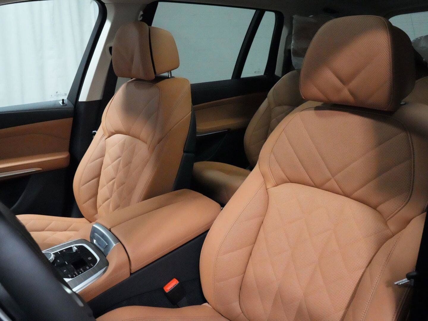 Used 2027 BMW X7 xDrive40i w/ Premium Package AWD/4WD image 4
