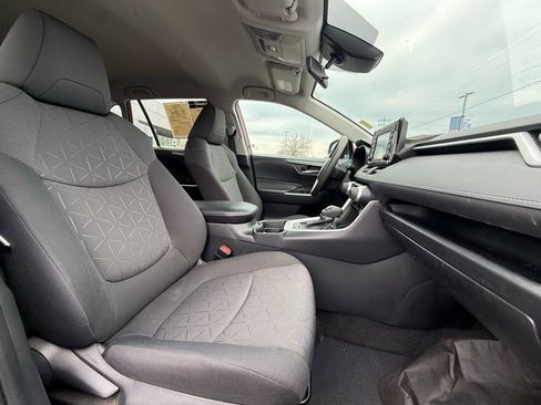 Used 2021 Toyota RAV4 XLE image 28