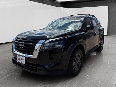 Used 2025 Nissan Pathfinder SV FWD image 1