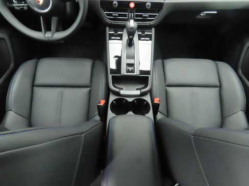 Used 2025 Porsche Macan AWD/4WD image 20