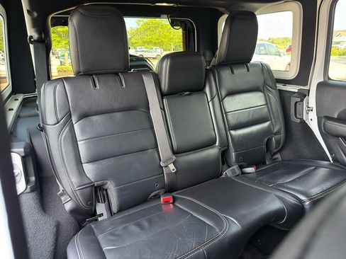 Used 2018 Jeep Wrangler Unlimited Sahara w/ Quick Order Package 24M Moab AWD/4WD image 33