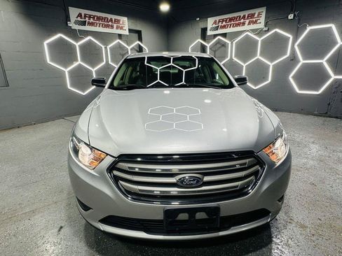 Used 2017 Ford Taurus SE FWD image 9