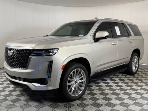 Used 2023 Cadillac Escalade Premium Luxury AWD/4WD image 2