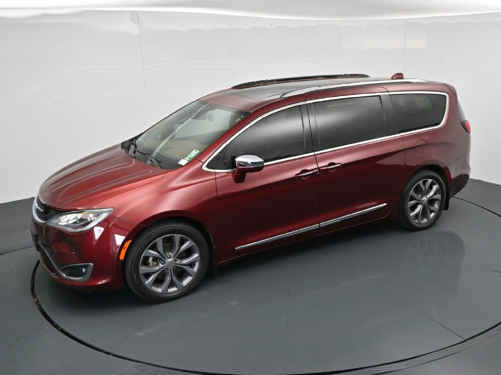 Used 2020 Chrysler Pacifica Limited w/ Tire & Wheel Group FWD image 19