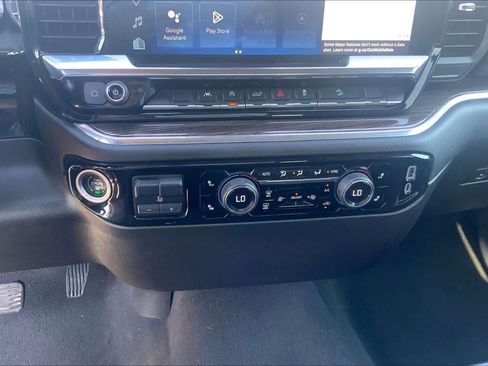 Used 2024 Chevrolet Silverado 1500 LT w/ Z71 Off-Road Package AWD/4WD image 31