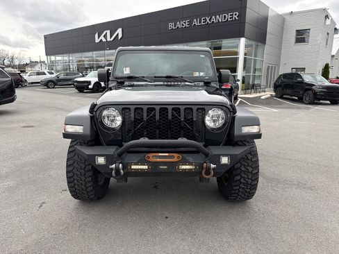 Used 2020 Jeep Gladiator Sport w/ Quick Order Package 24S image 9