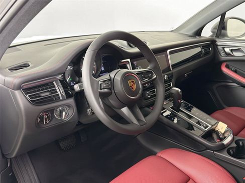 Certified 2026 Porsche Macan AWD/4WD image 4