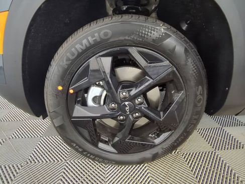 New 2026 Kia Seltos EX image 17