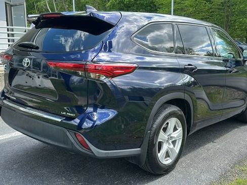 Used 2020 Toyota Highlander LE AWD/4WD image 5