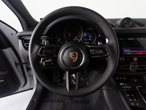 New 2026 Porsche Macan image 18