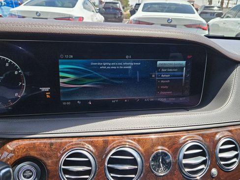 Used 2018 Mercedes-Benz S 560 Sedan image 12