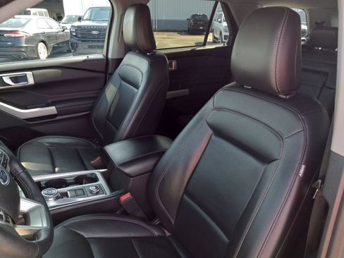 Used 2024 Ford Explorer XLT w/ Equipment Group 202A AWD/4WD image 14
