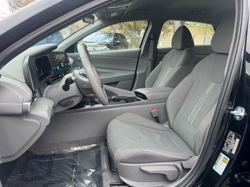 Used 2025 Hyundai Elantra Sport image 8