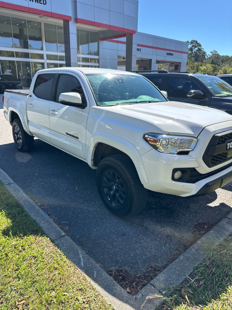 Used 2023 Toyota Tacoma SR5 w/ Technology Package AWD/4WD image 4