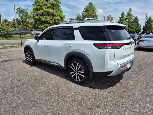 Certified 2025 Nissan Pathfinder Platinum w/ Cargo Package FWD image 6