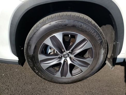 Used 2022 Toyota Highlander XLE image 31