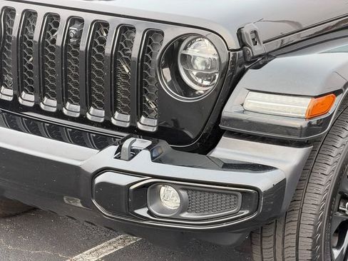 Used 2021 Jeep Gladiator Overland AWD/4WD image 11