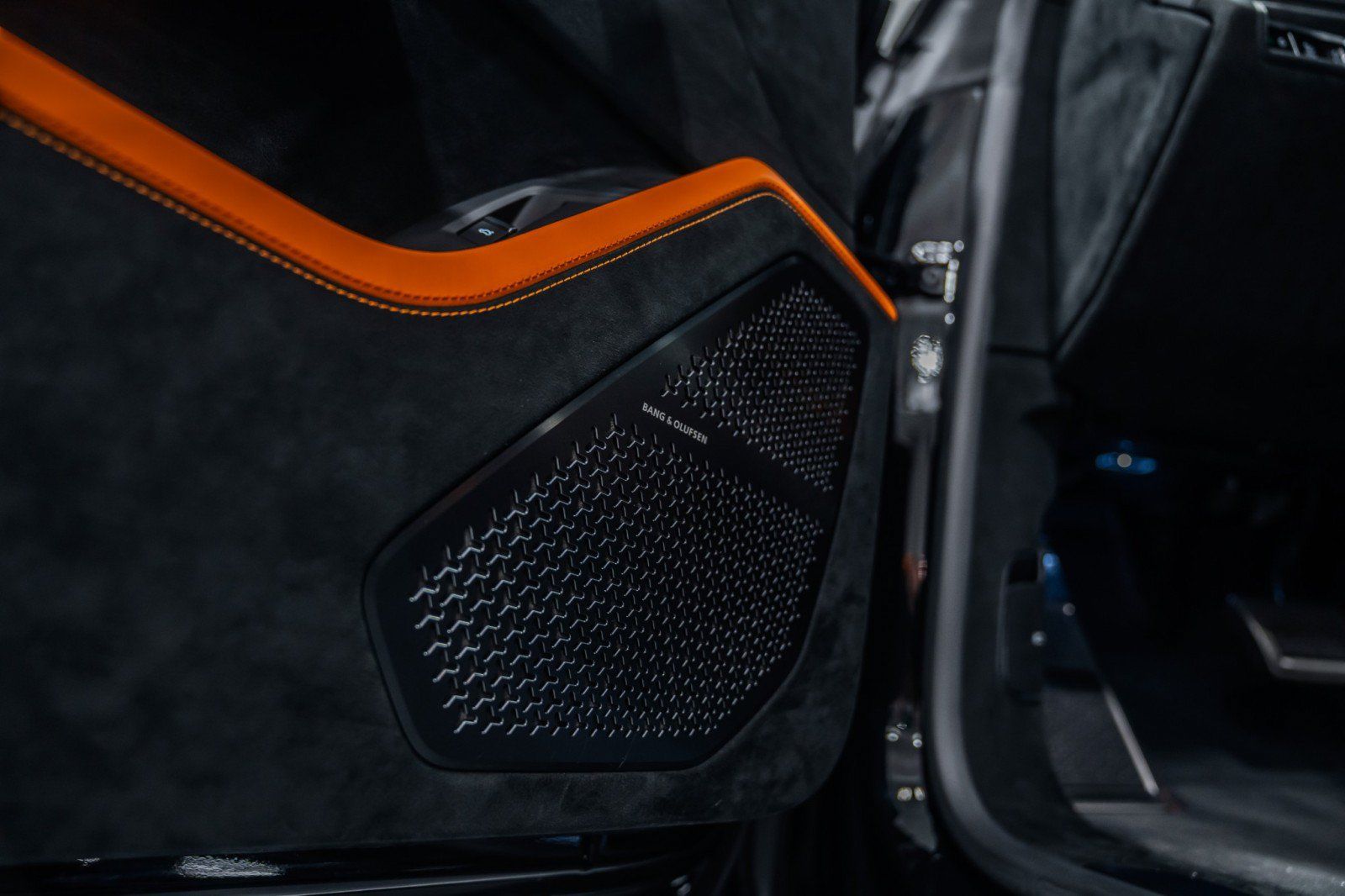 Used 2024 Lamborghini Urus Performante AWD/4WD image 19
