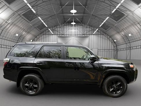 Used 2023 Toyota 4Runner SR5 AWD/4WD image 5