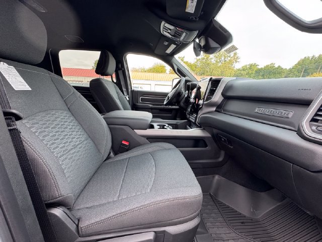 New 2027 RAM 3500 Big Horn AWD/4WD image 9