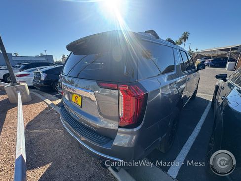 Used 2021 GMC Yukon XL Denali w/ Denali Premium Package AWD/4WD image 4