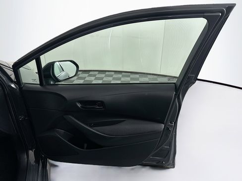Used 2025 Toyota Corolla LE image 29