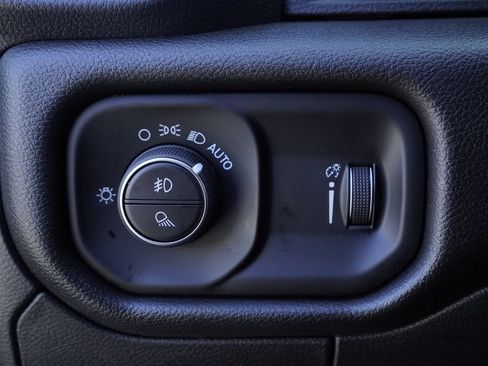 New 2026 RAM 1500 4x4 Crew Cab image 13