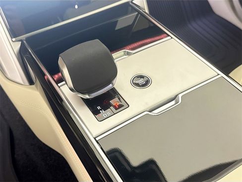New 2025 Land Rover Range Rover Long Wheelbase Autobiography image 15
