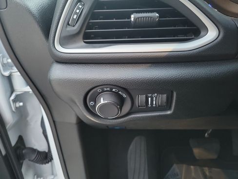 Used 2025 Chrysler Voyager LX FWD image 26