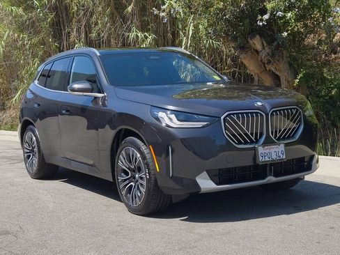 Used 2025 BMW X3 xDrive30i w/ Convenience Package image 2