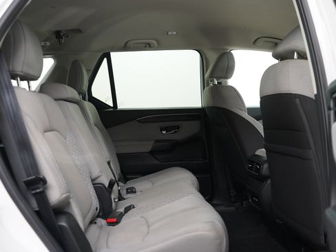 Used 2023 Honda Pilot LX image 13