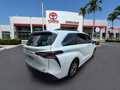 Used 2023 Toyota Sienna XLE FWD image 9