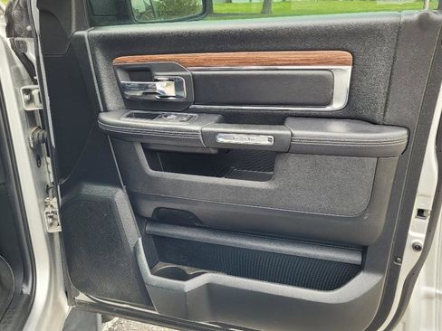 Used 2017 RAM 1500 Laramie AWD/4WD image 17