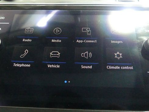 Used 2019 Volkswagen Tiguan SE w/ Panoramic Sunroof Package image 39