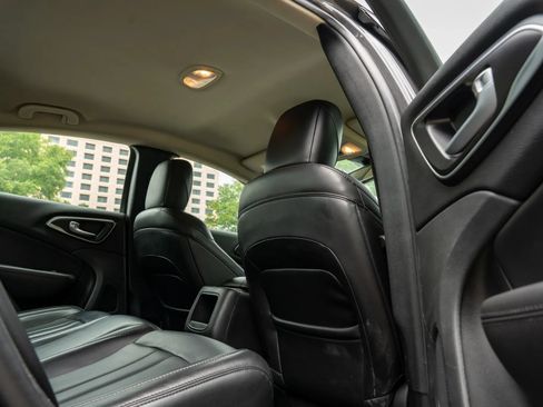 Used 2017 Chrysler 200 Limited Platinum FWD image 14