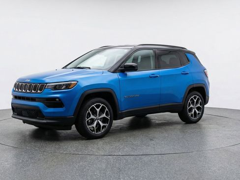 Used 2025 Jeep Compass Limited image 3