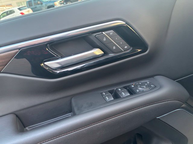 Used 2025 Chevrolet Suburban High Country AWD/4WD image 14