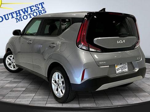 Used 2023 Kia Soul LX w/ Option Group 015 FWD image 5