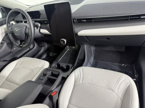 Certified 2025 Ford Mustang Mach-E Premium image 9